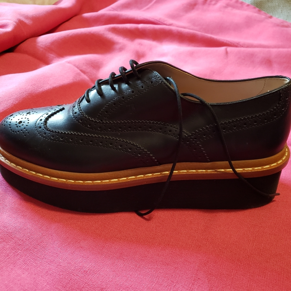 Tod's platform wingtip size 39